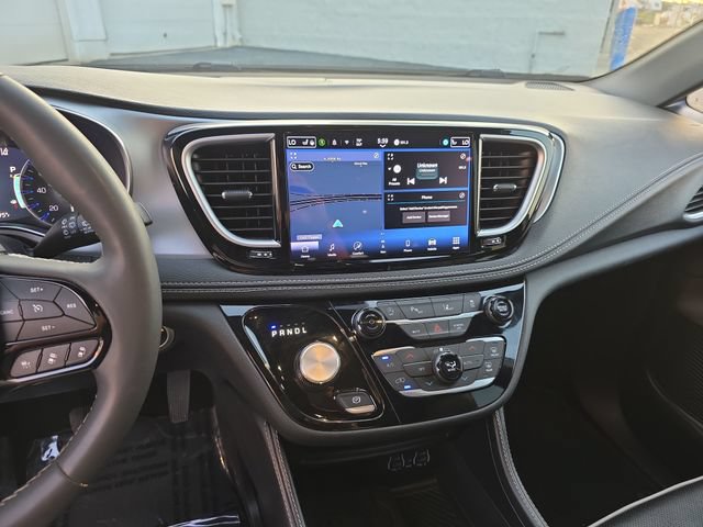Used 2025 Chrysler Pacifica Limited FWD image 21
