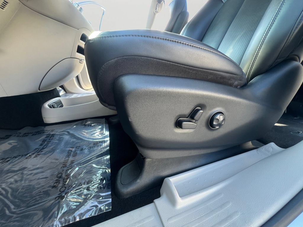 Used 2024 Chrysler Pacifica Limited FWD image 25