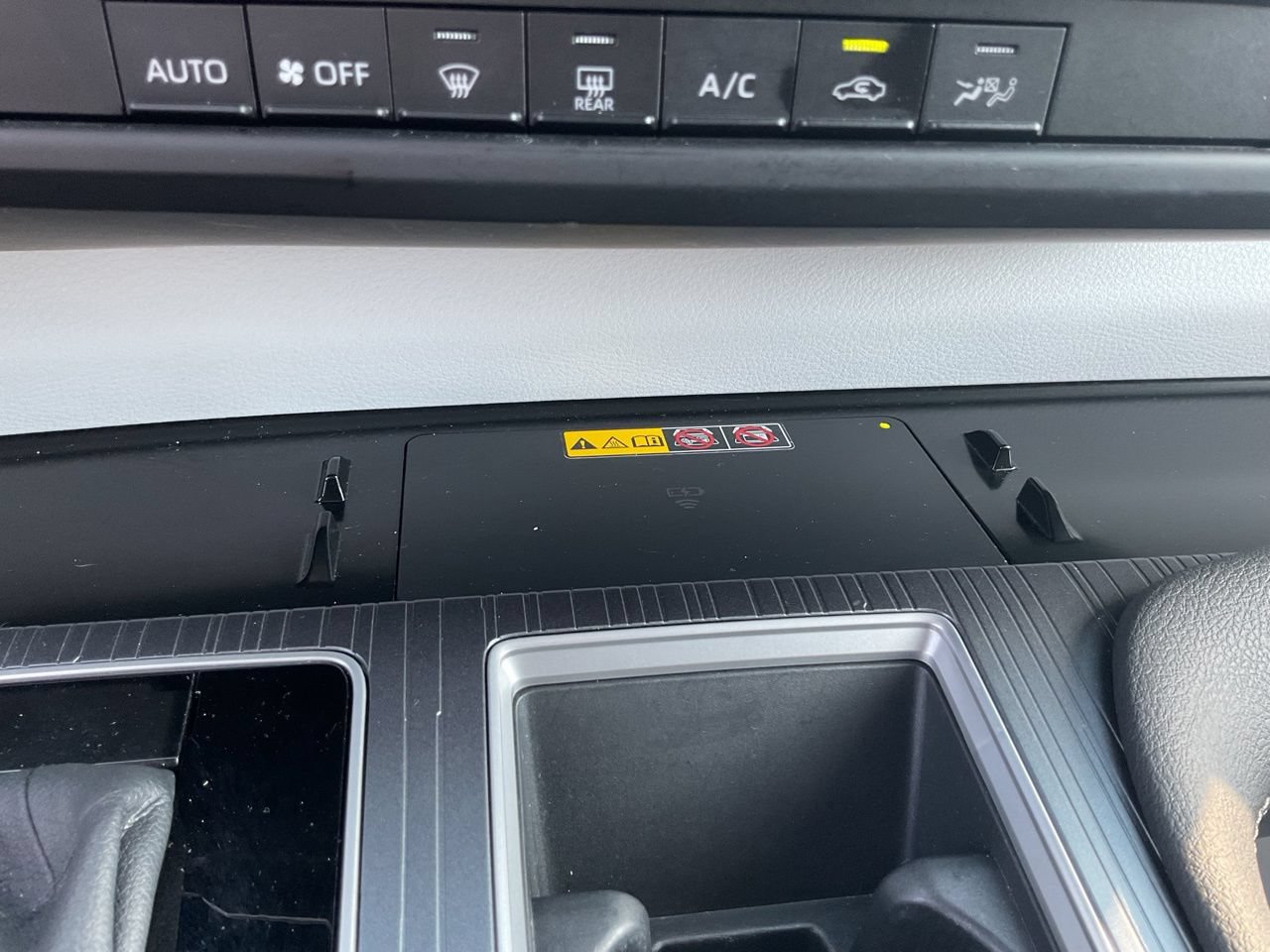 Used 2025 Toyota Sienna LE FWD image 29