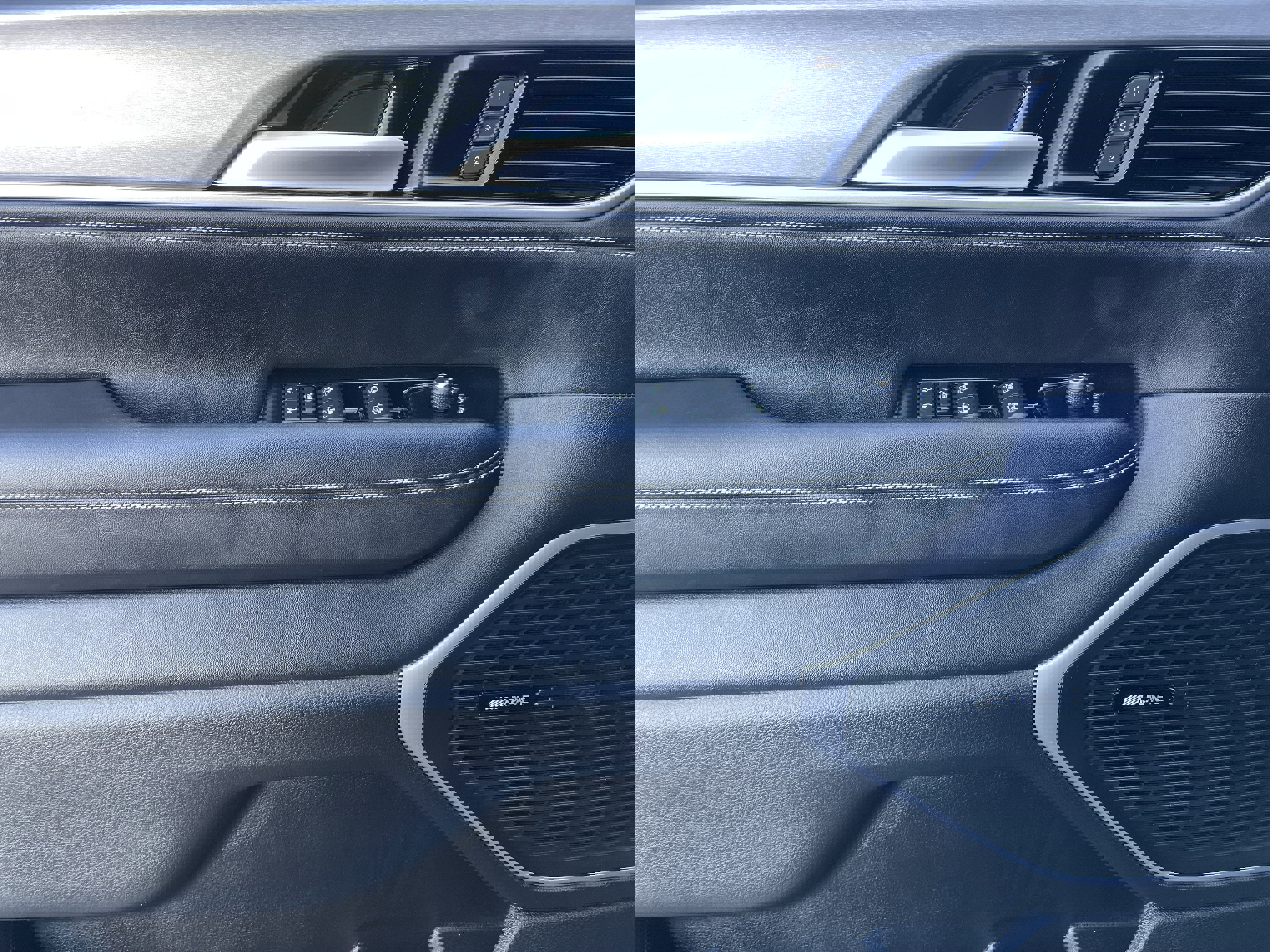 New 2026 Jeep Grand Wagoneer L 4WD w/ HD Trailer Tow Package image 15