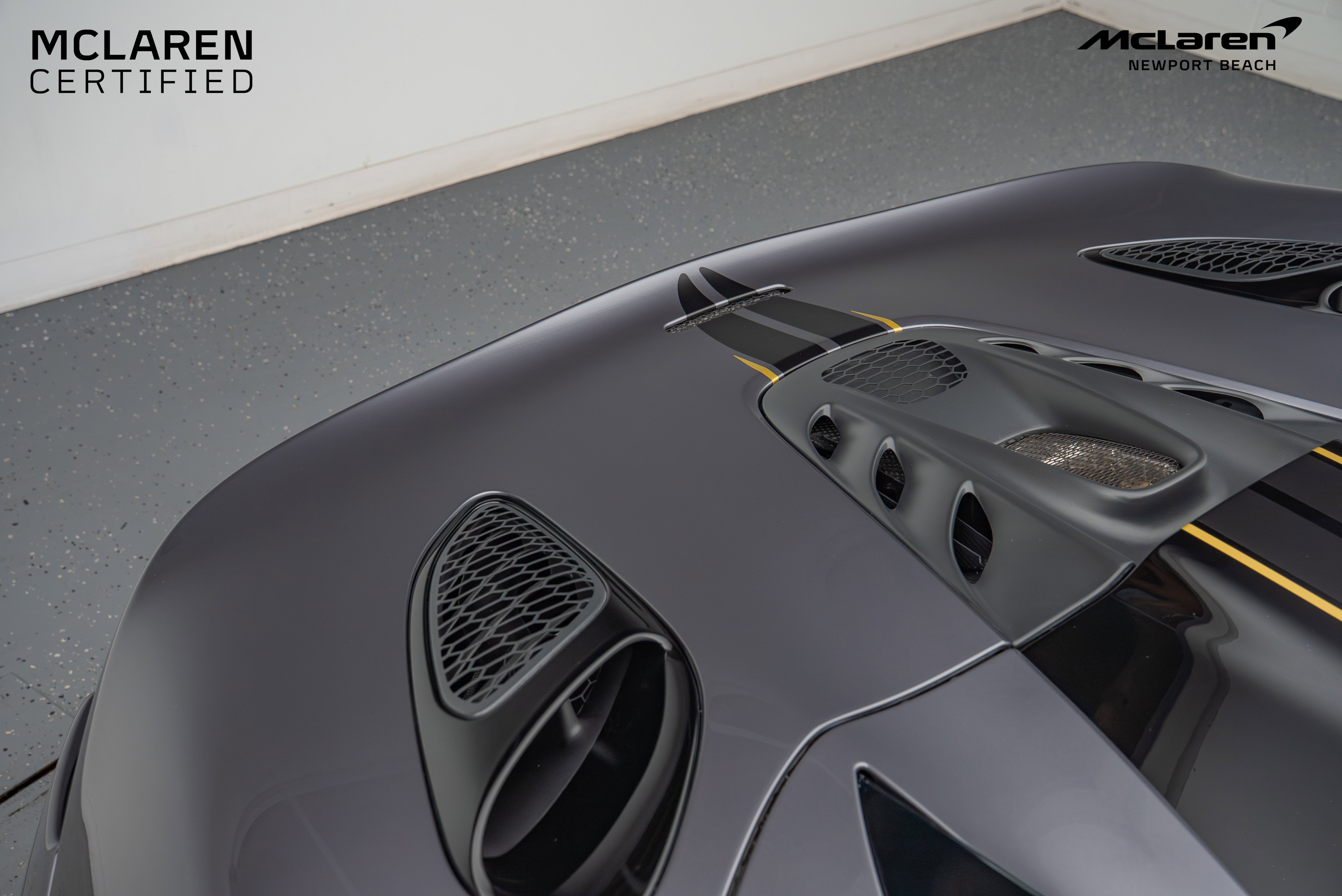 Used 2025 McLaren Artura Spider image 7