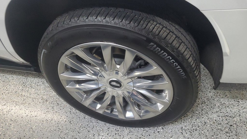 Used 2023 Cadillac Escalade Premium Luxury w/ Performance Package image 21