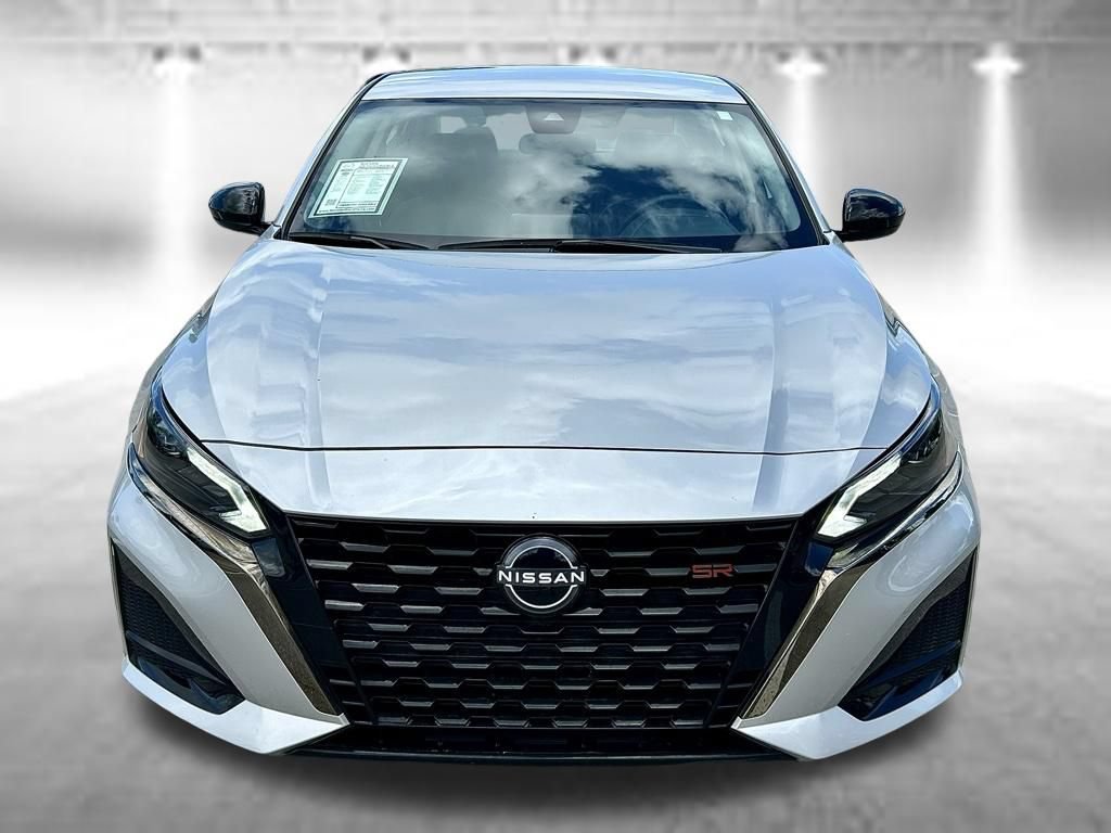 Certified 2025 Nissan Altima 2.5 SR FWD image 2