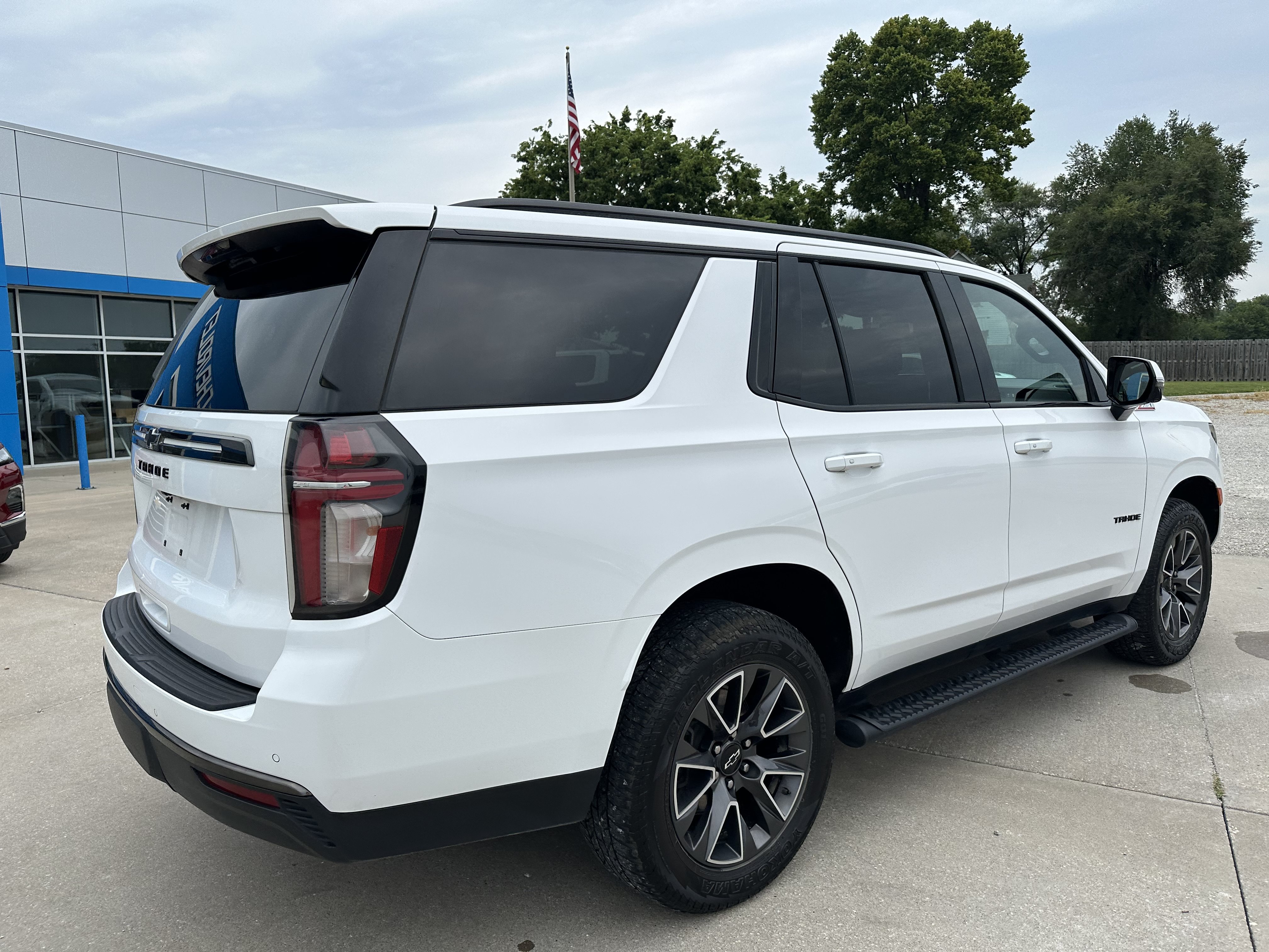 Certified 2021 Chevrolet Tahoe Z71 w/ Z71 Off-Road Package AWD/4WD image 3