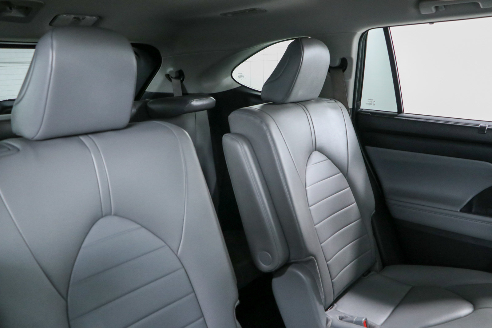 Used 2024 Toyota Highlander XLE FWD image 29