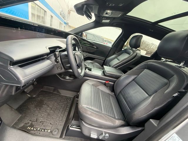Used 2025 Lincoln Nautilus Reserve w/ Jet Appearance Package image 13
