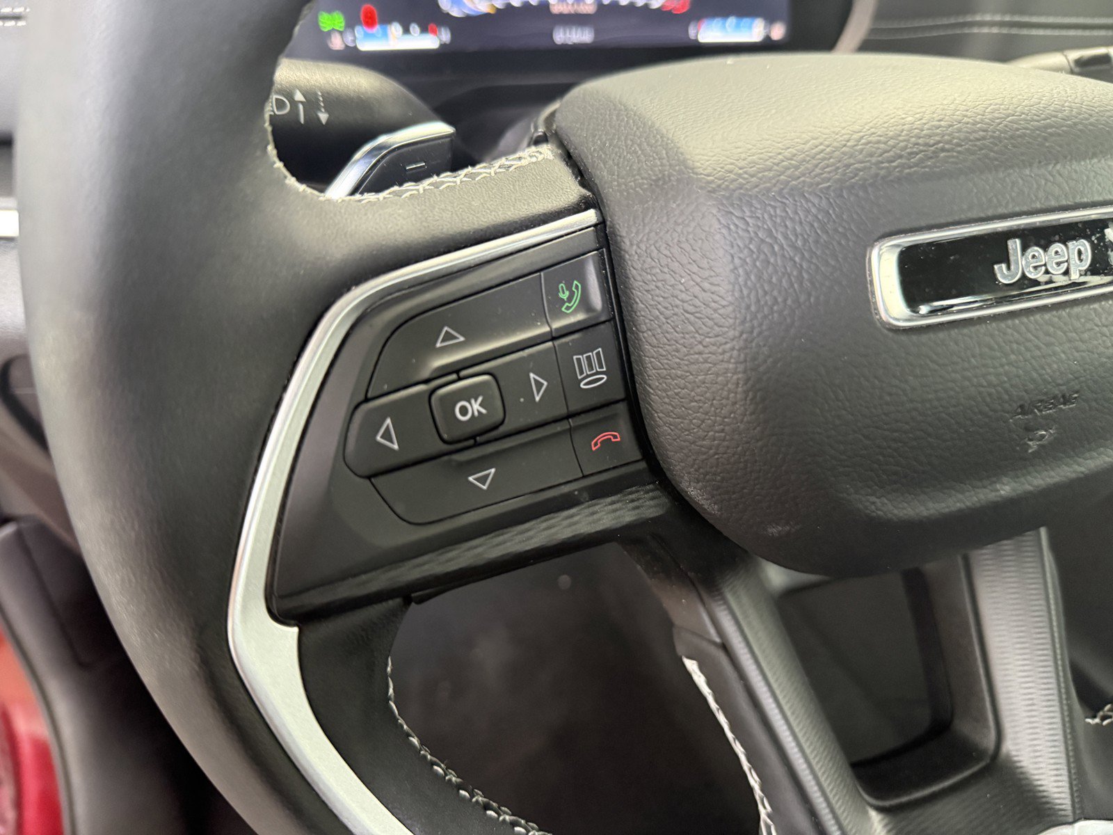Used 2025 Jeep Grand Cherokee Laredo X w/ Luxury Tech Group I AWD/4WD image 18