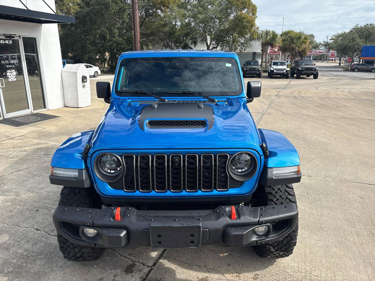 Used 2024 Jeep Gladiator Mojave AWD/4WD image 3