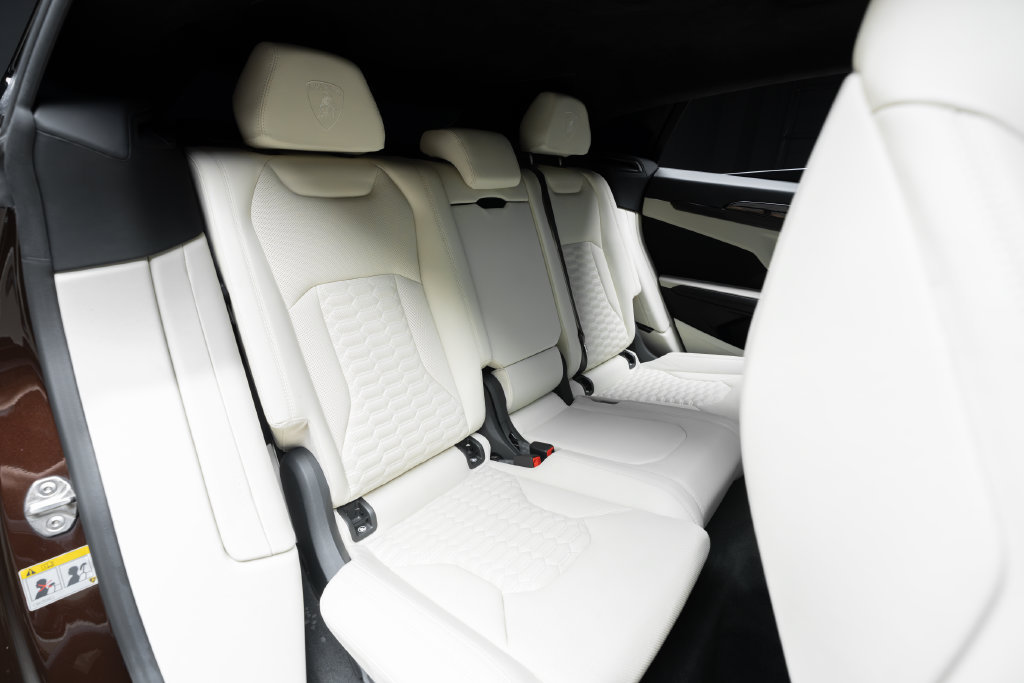 Used 2022 Lamborghini Urus AWD/4WD image 40