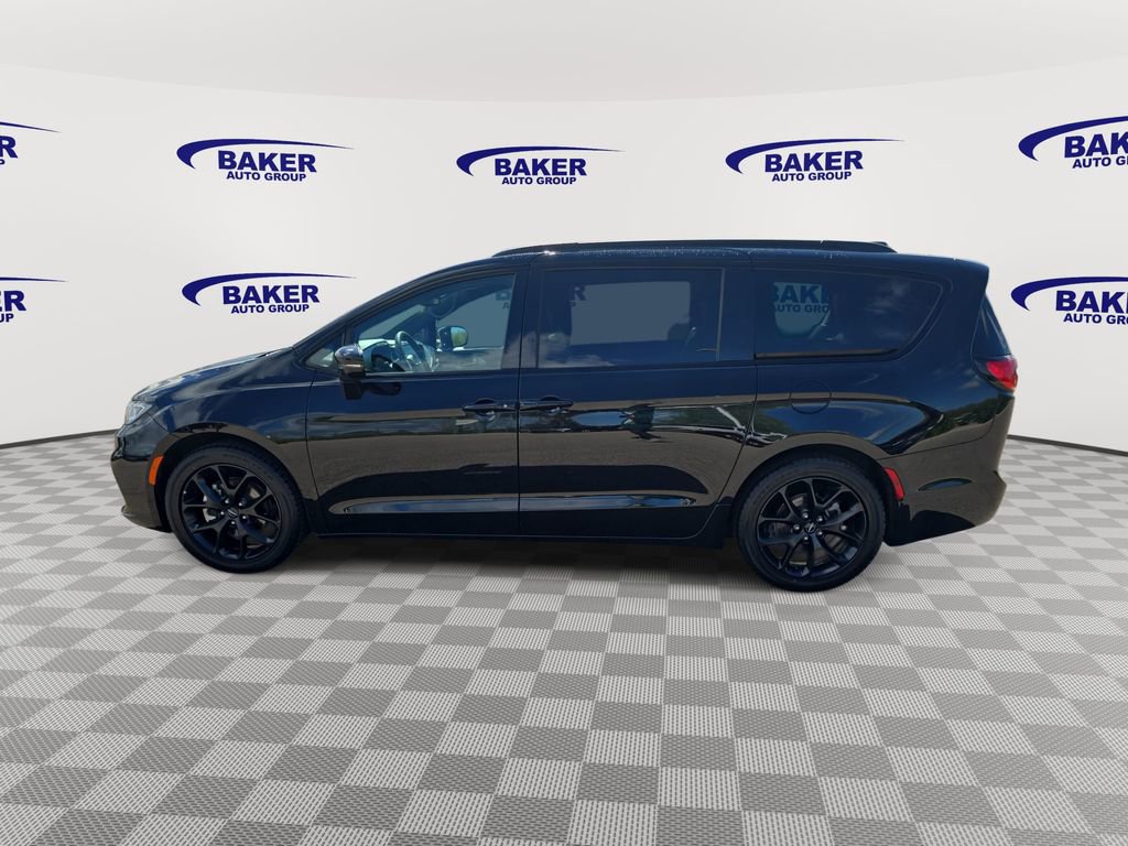 Used 2025 Chrysler Pacifica Limited FWD image 8
