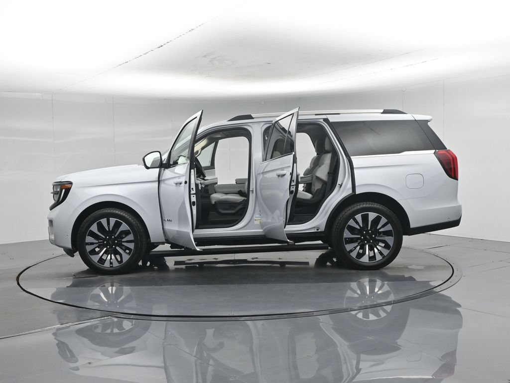 Used 2025 Ford Expedition Platinum w/ Driver's Package AWD/4WD image 43