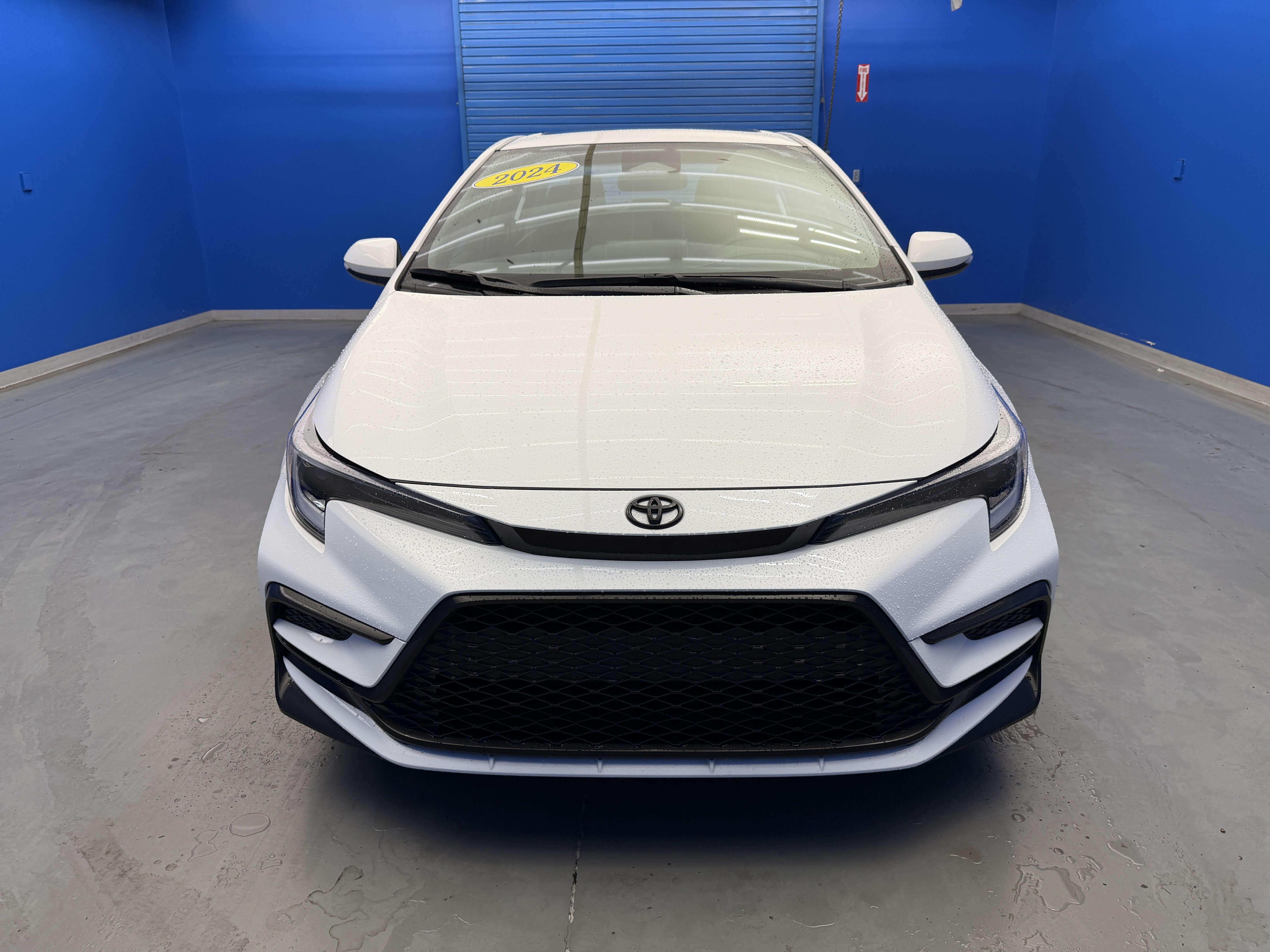 Used 2024 Toyota Corolla XSE FWD image 3