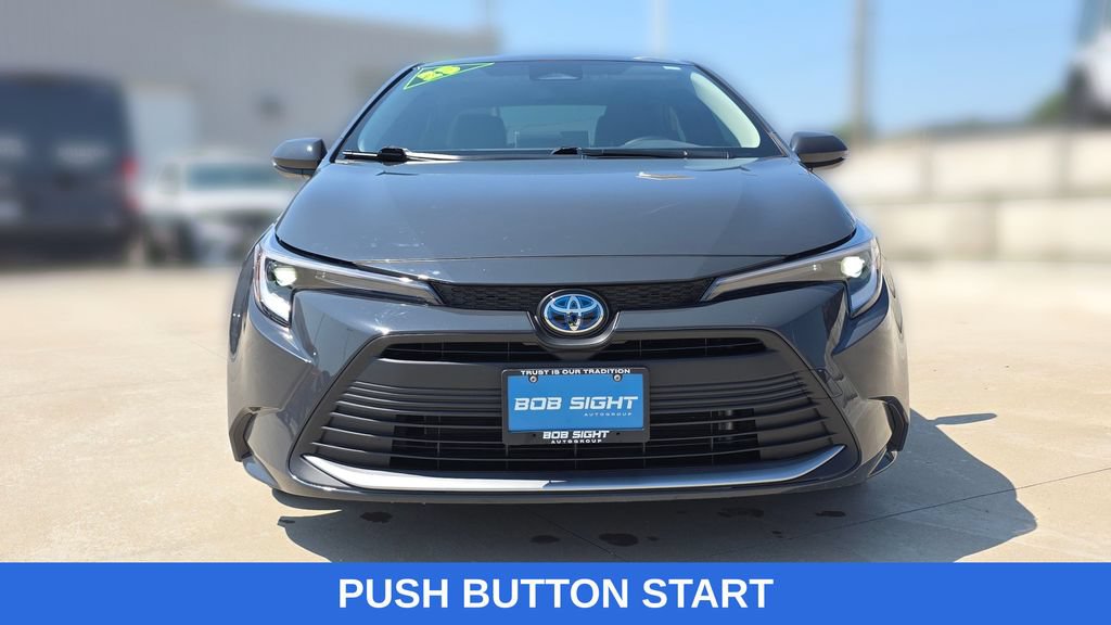 Used 2025 Toyota Corolla XLE FWD image 8