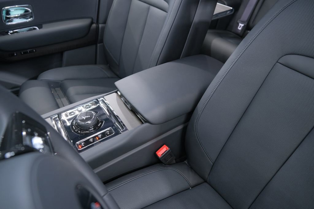 Used 2026 Rolls-Royce Cullinan image 28