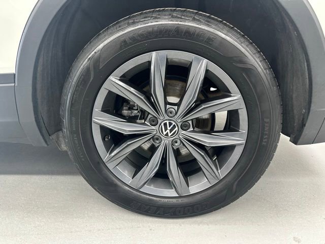 Certified 2022 Volkswagen Tiguan SE w/ Panoramic Sunroof Package image 20