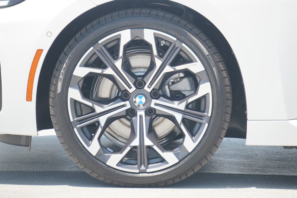 Used 2025 BMW 230i Coupe w/ Convenience Package image 5