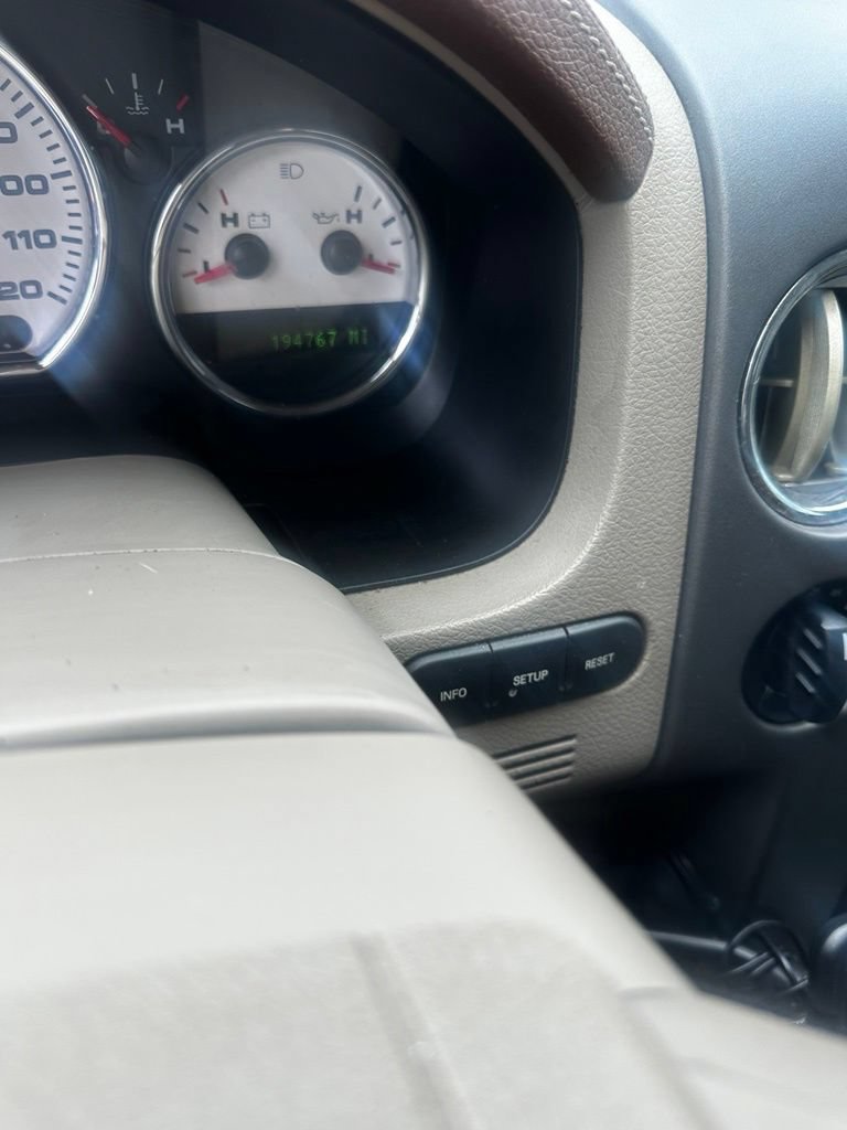 Used 2005 Ford F150 XLT AWD/4WD image 5