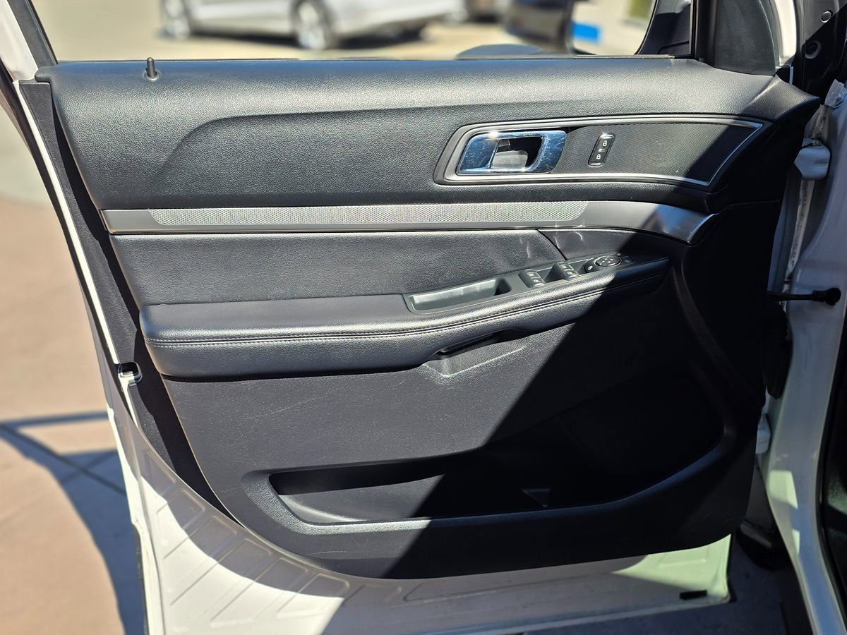 Used 2018 Ford Explorer XLT w/ Equipment Group 201A image 32
