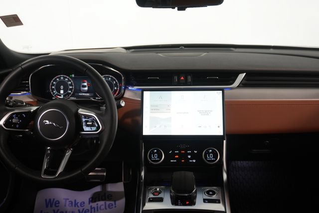 Used 2024 Jaguar XF R-Dynamic SE AWD/4WD image 31