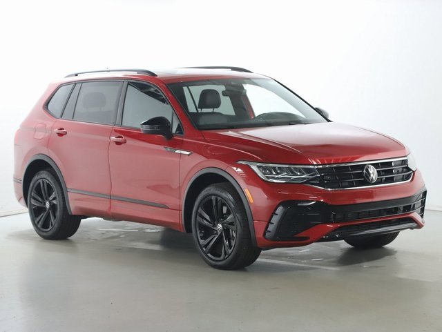 Used 2024 Volkswagen Tiguan SE R-Line image 9