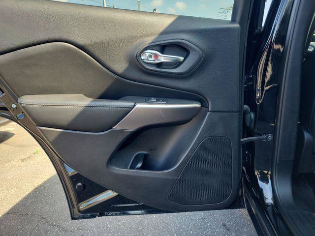 Used 2019 Jeep Cherokee Limited FWD image 14