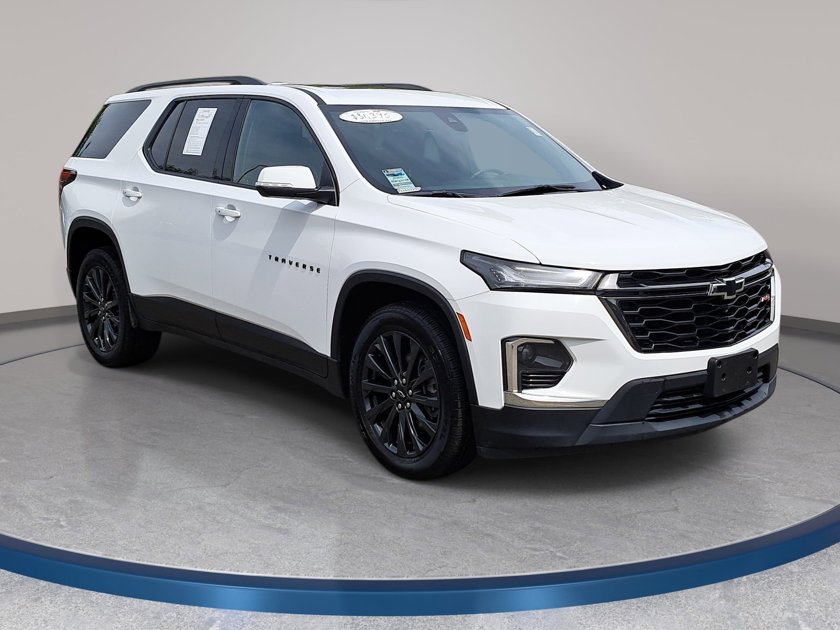 Used 2023 Chevrolet Traverse RS image 3