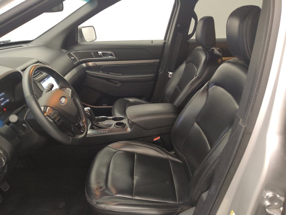 Used 2019 Ford Explorer XLT w/ Equipment Group 202A image 17