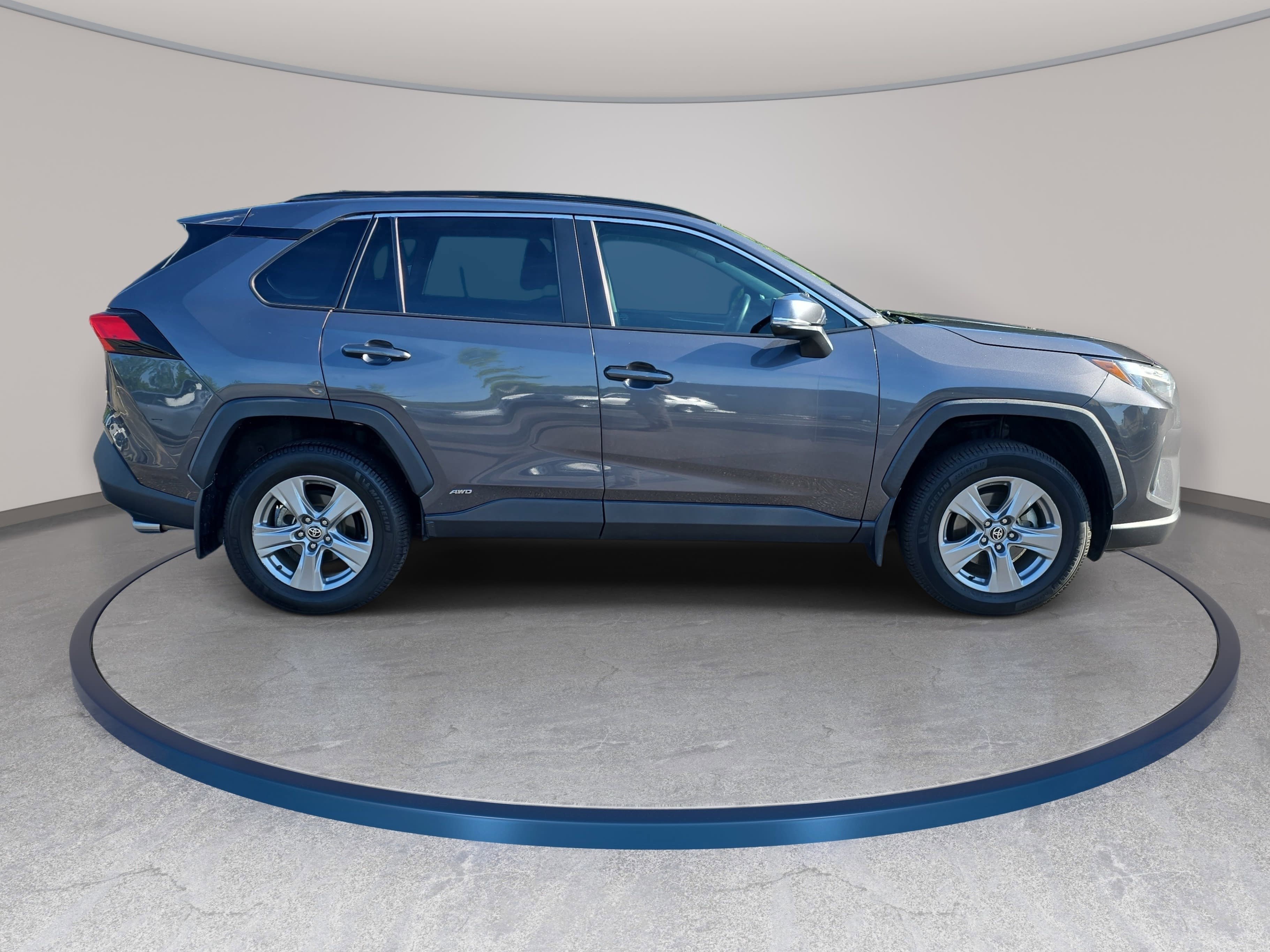Used 2022 Toyota RAV4 XLE AWD/4WD image 4