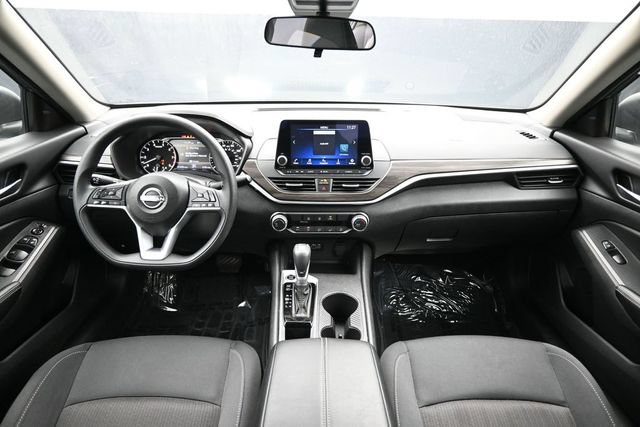 Used 2025 Nissan Altima 2.5 SV FWD image 16