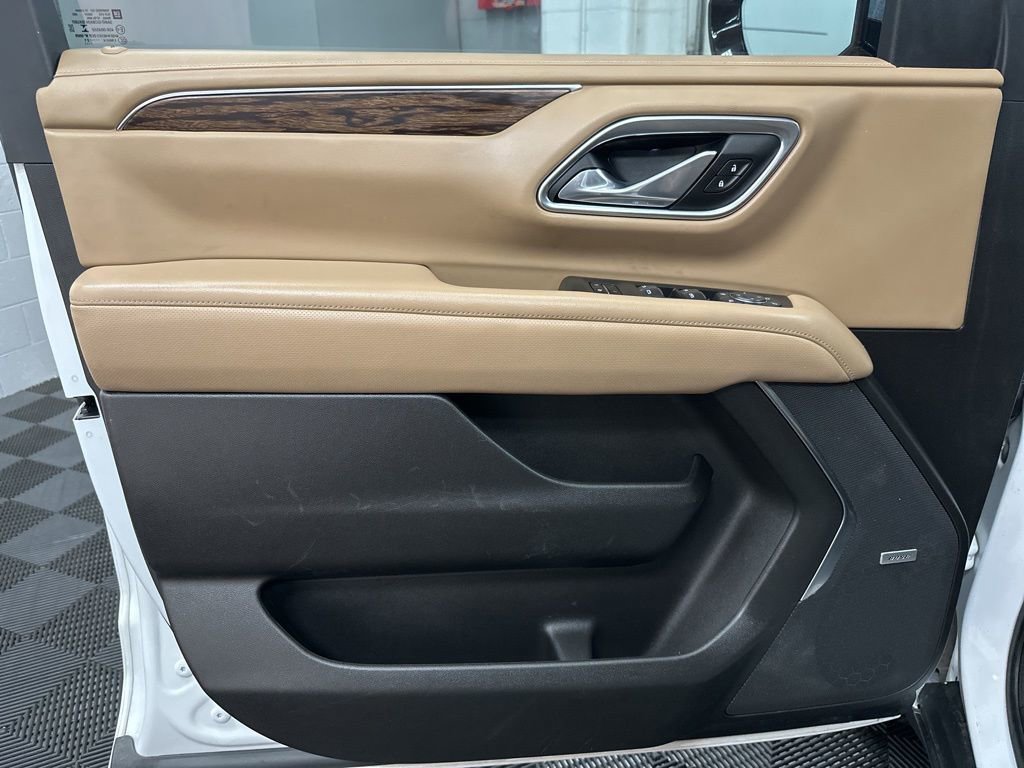 Used 2021 Chevrolet Suburban Premier w/ Premium Package image 16