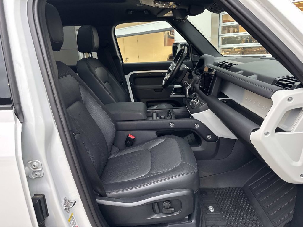 Used 2022 Land Rover Defender 110 X-Dynamic SE AWD/4WD image 9