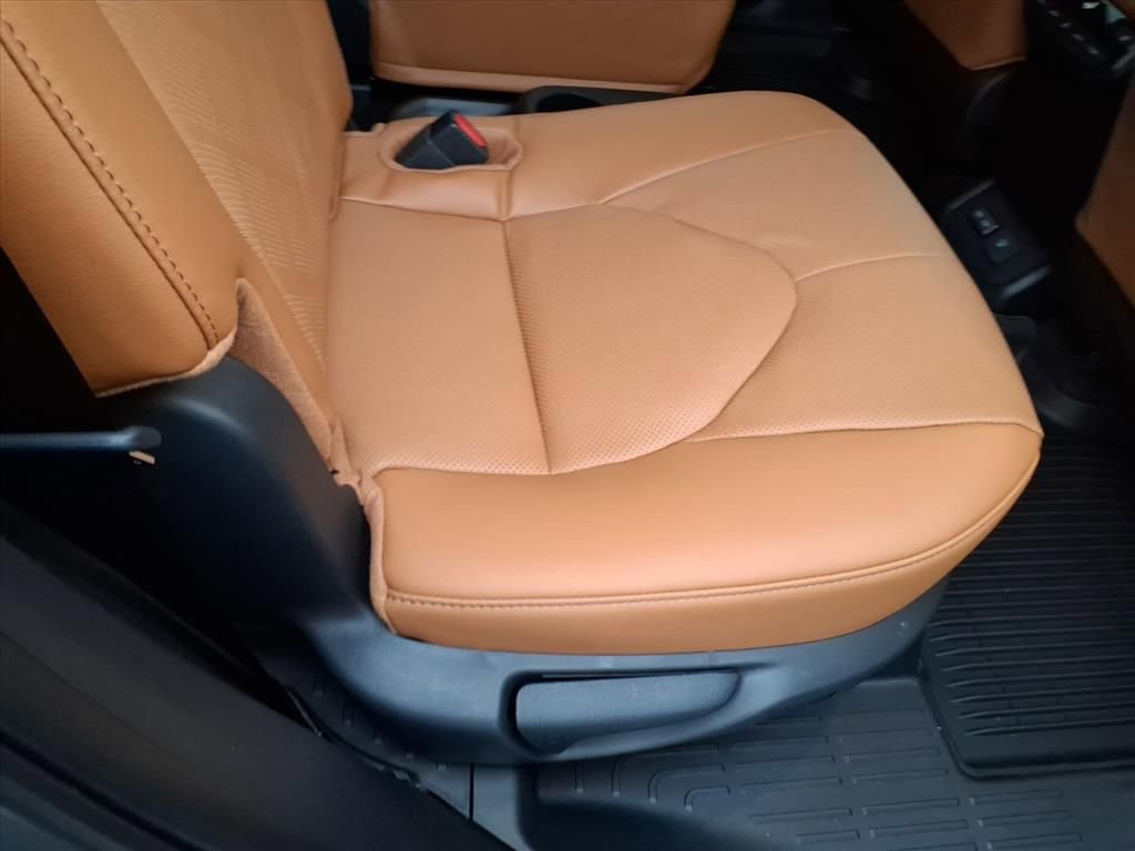 Used 2026 Toyota Highlander Platinum image 20