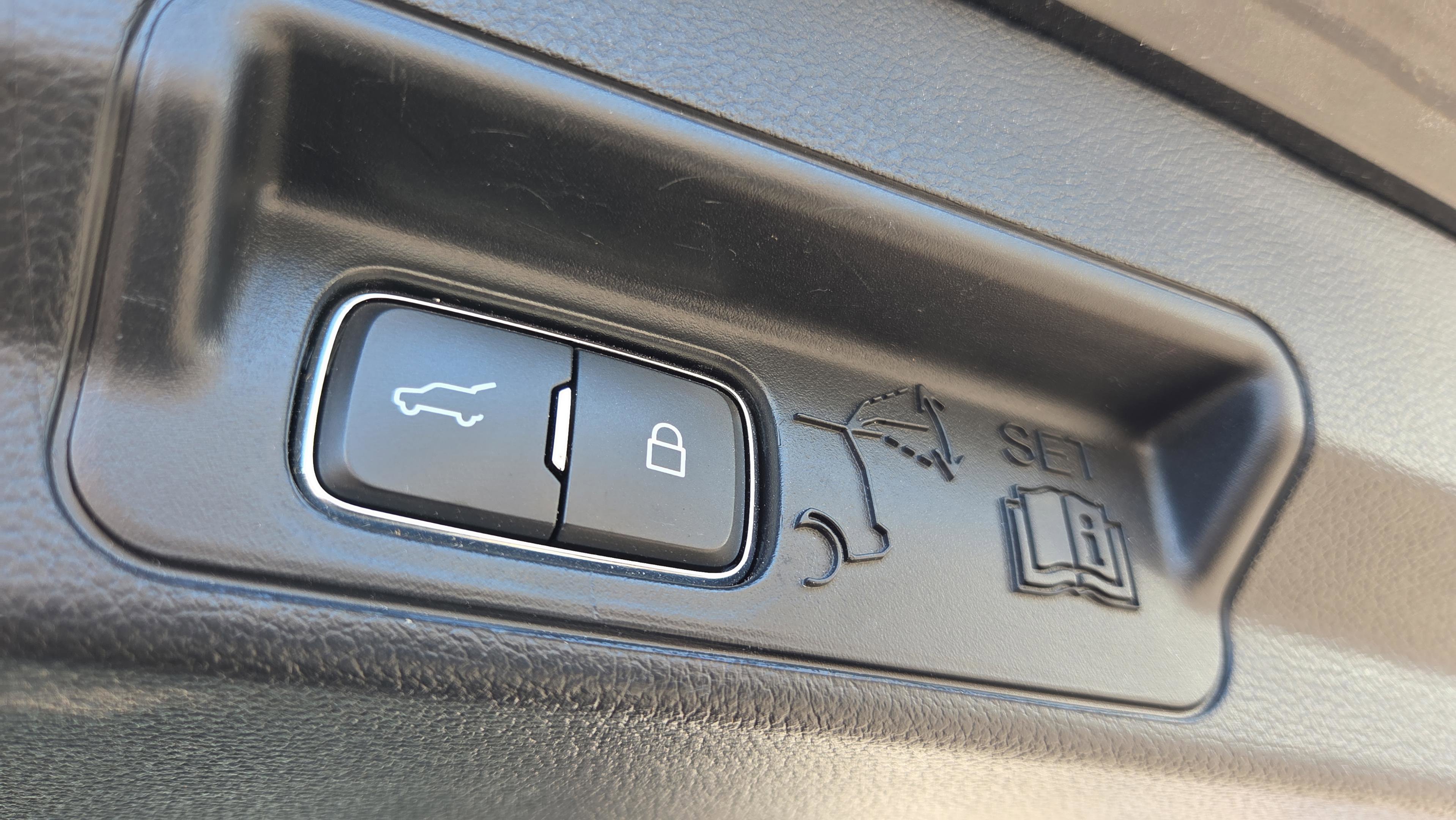 Used 2020 Ford Explorer XLT w/ Equipment Group 202A image 20