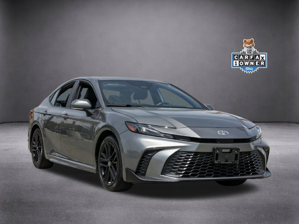 Used 2025 Toyota Camry SE FWD image 2