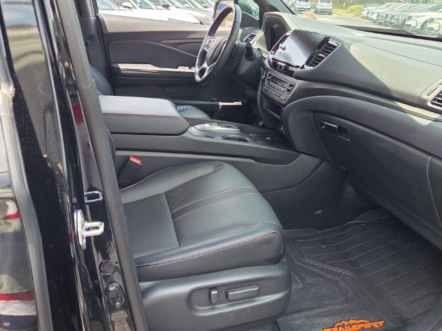 Used 2025 Honda Ridgeline TrailSport image 17