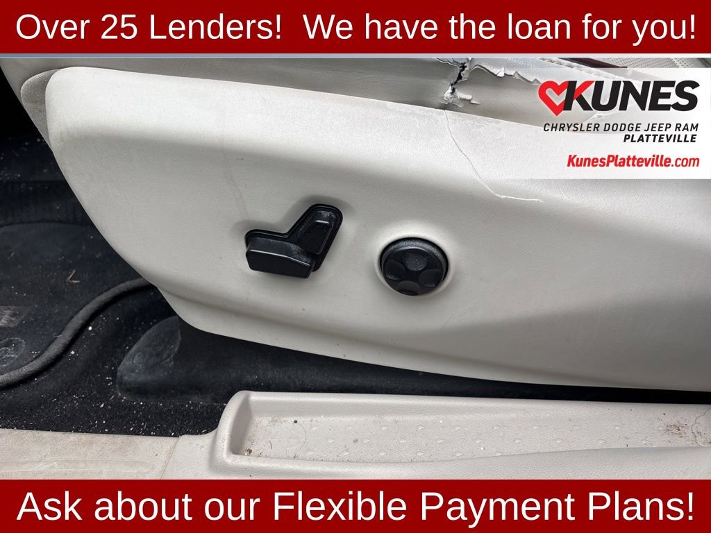 Used 2017 Chrysler Pacifica Limited w/ UConnect Theater Package FWD image 20