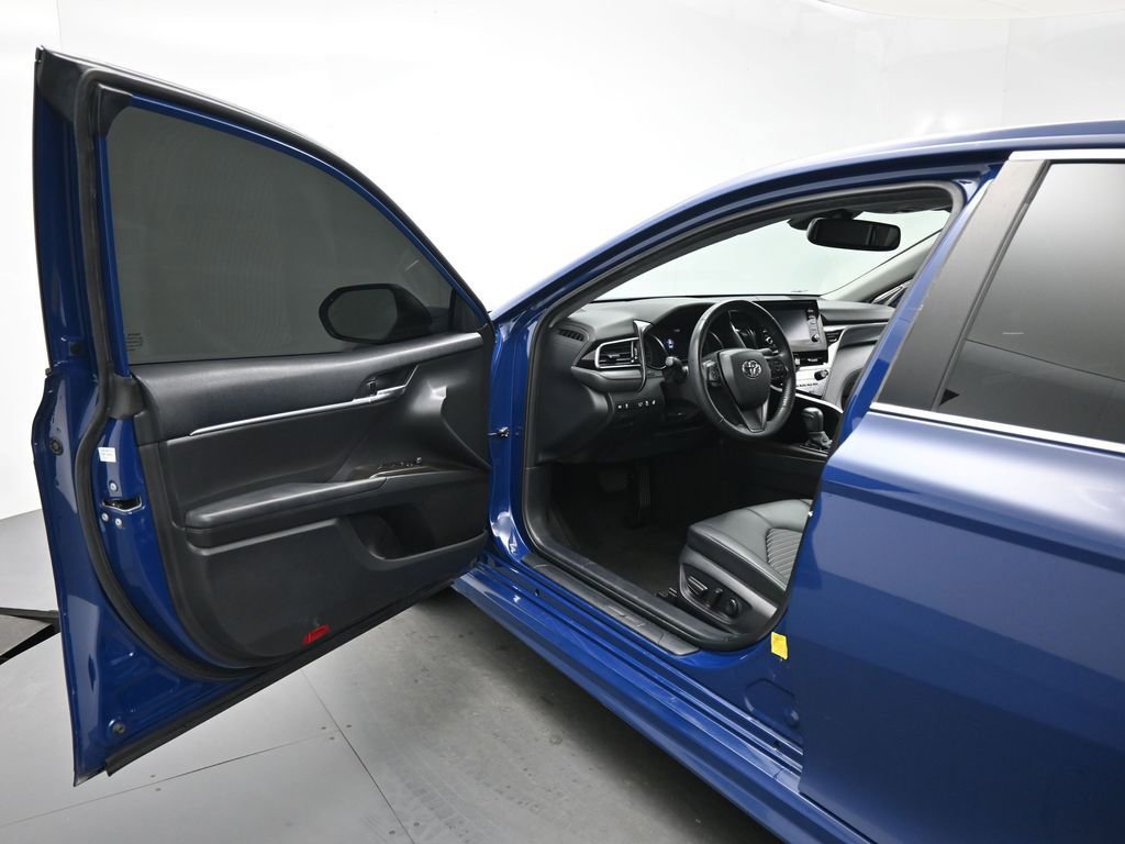 Used 2023 Toyota Camry SE w/ Cold Weather Package AWD/4WD image 9