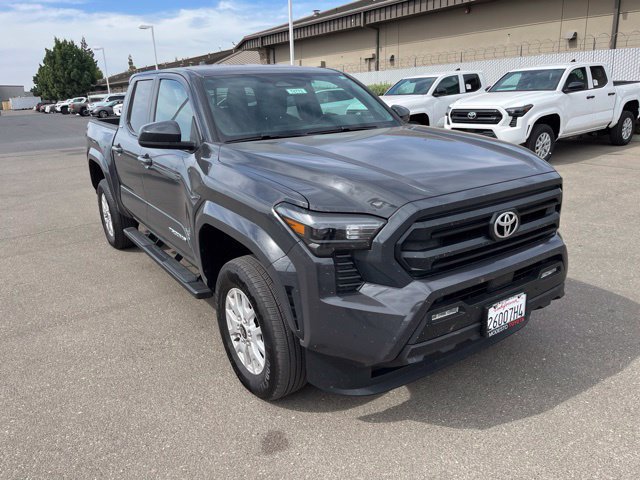 Used 2025 Toyota Tacoma SR5 AWD/4WD image 2