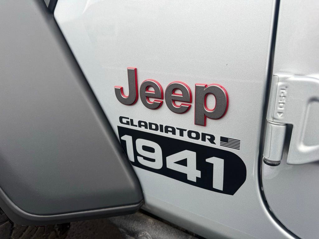 Used 2023 Jeep Gladiator Rubicon w/ Cold Weather Group image 11