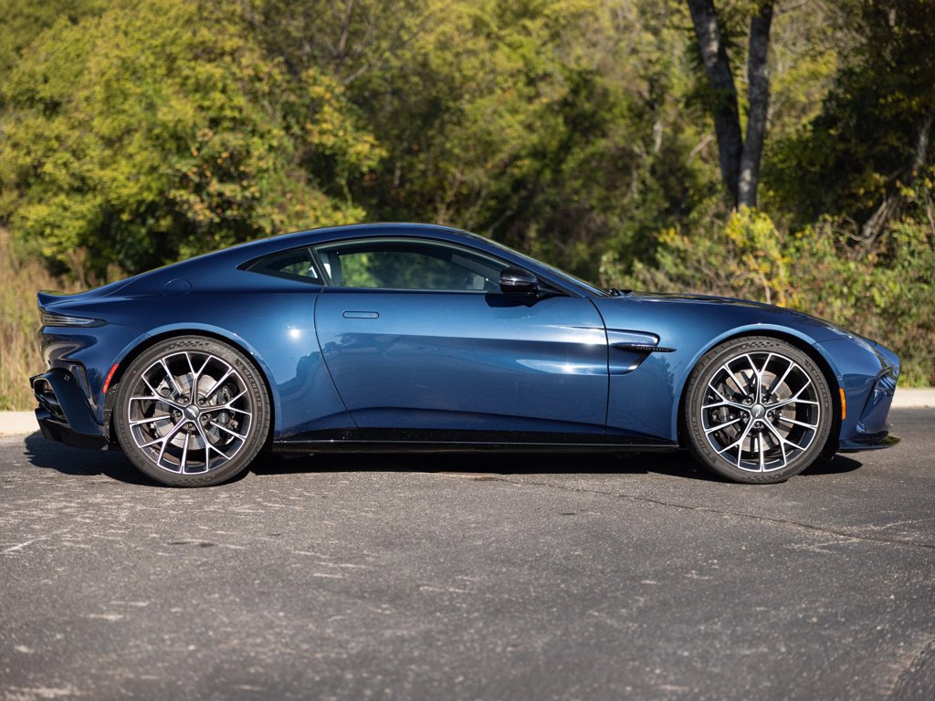 Used 2025 Aston Martin V8 Vantage Coupe RWD image 8