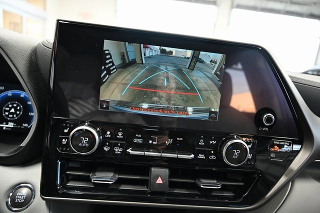 Used 2023 Toyota Highlander Limited image 17