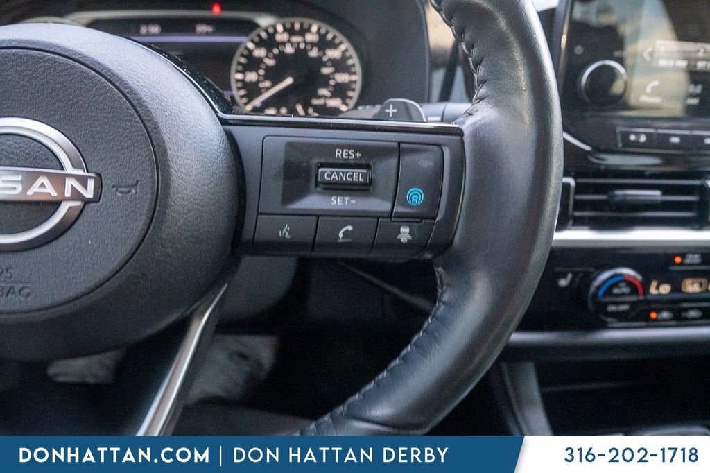Used 2023 Nissan Pathfinder SL AWD/4WD image 11
