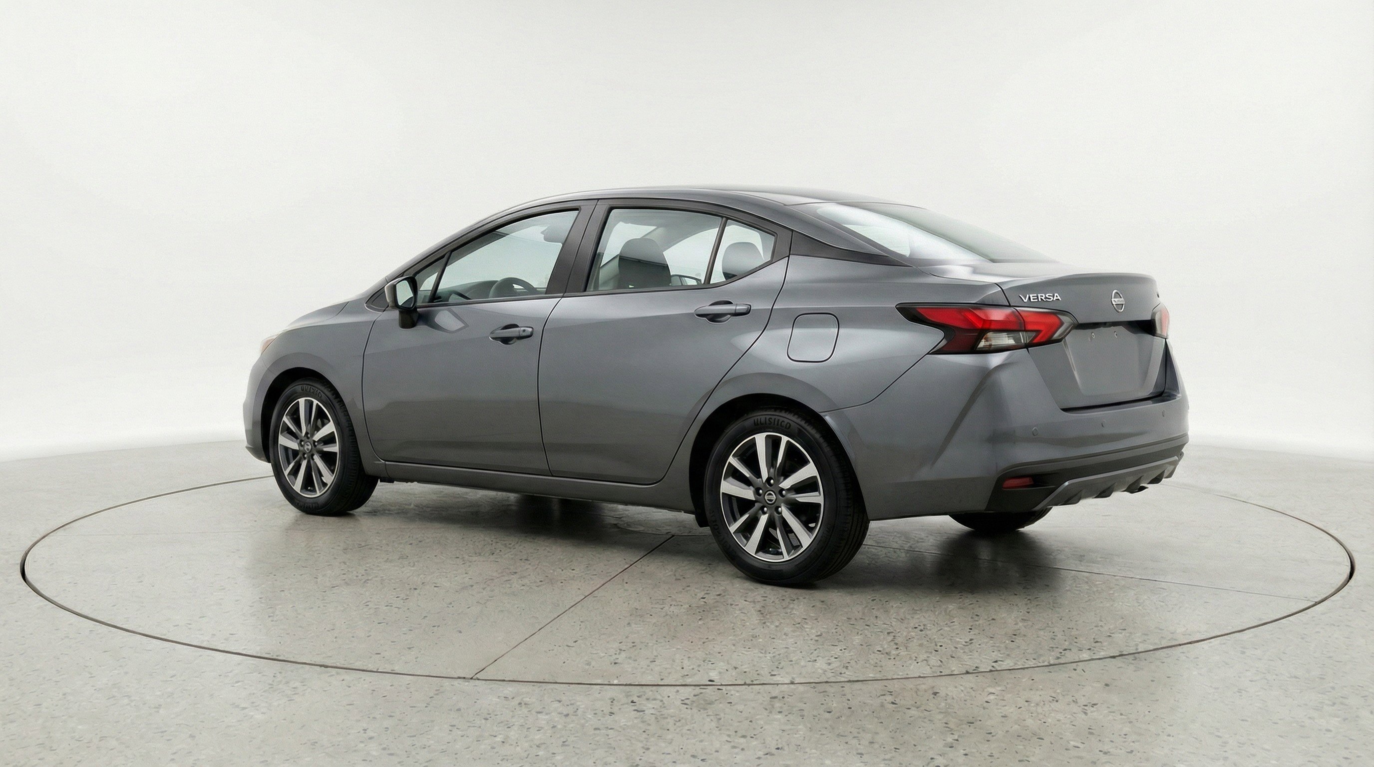 Used 2025 Nissan Versa SV image 6