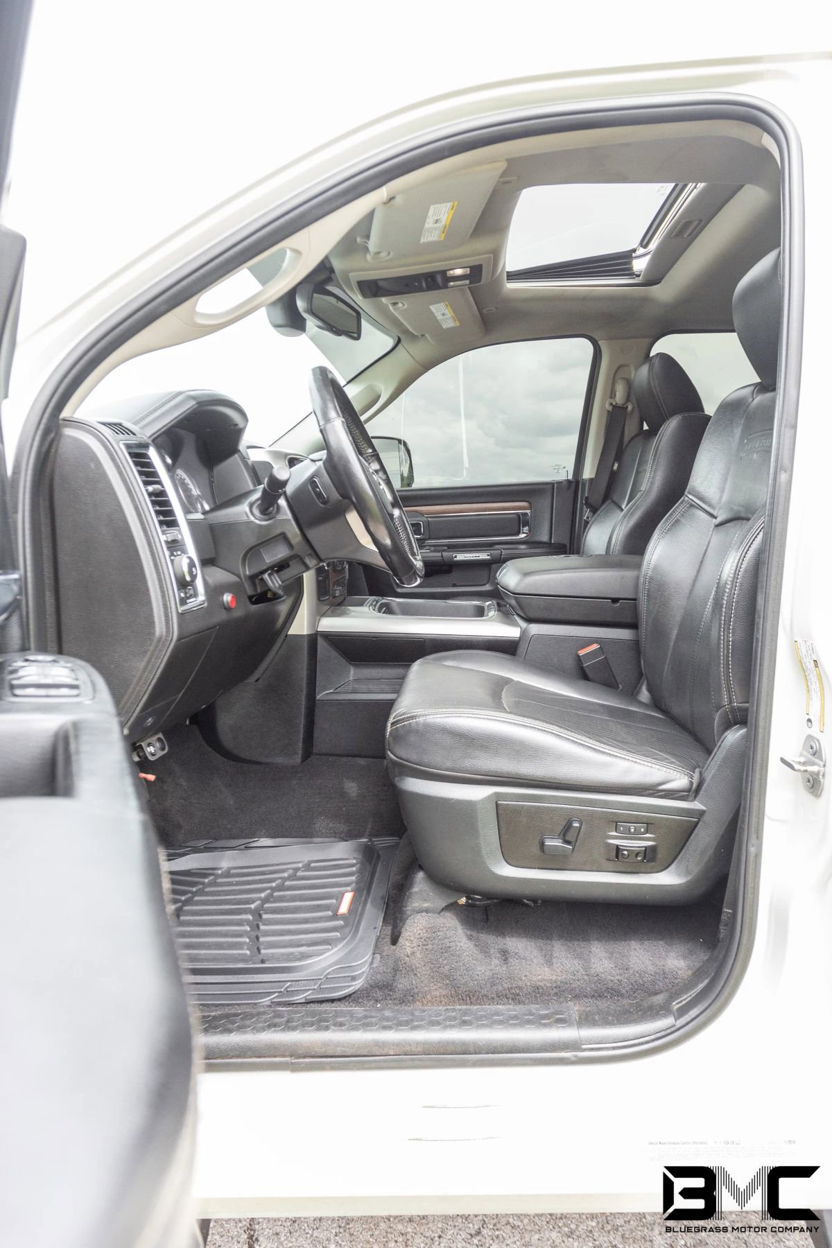 Used 2018 RAM 3500 Laramie image 16