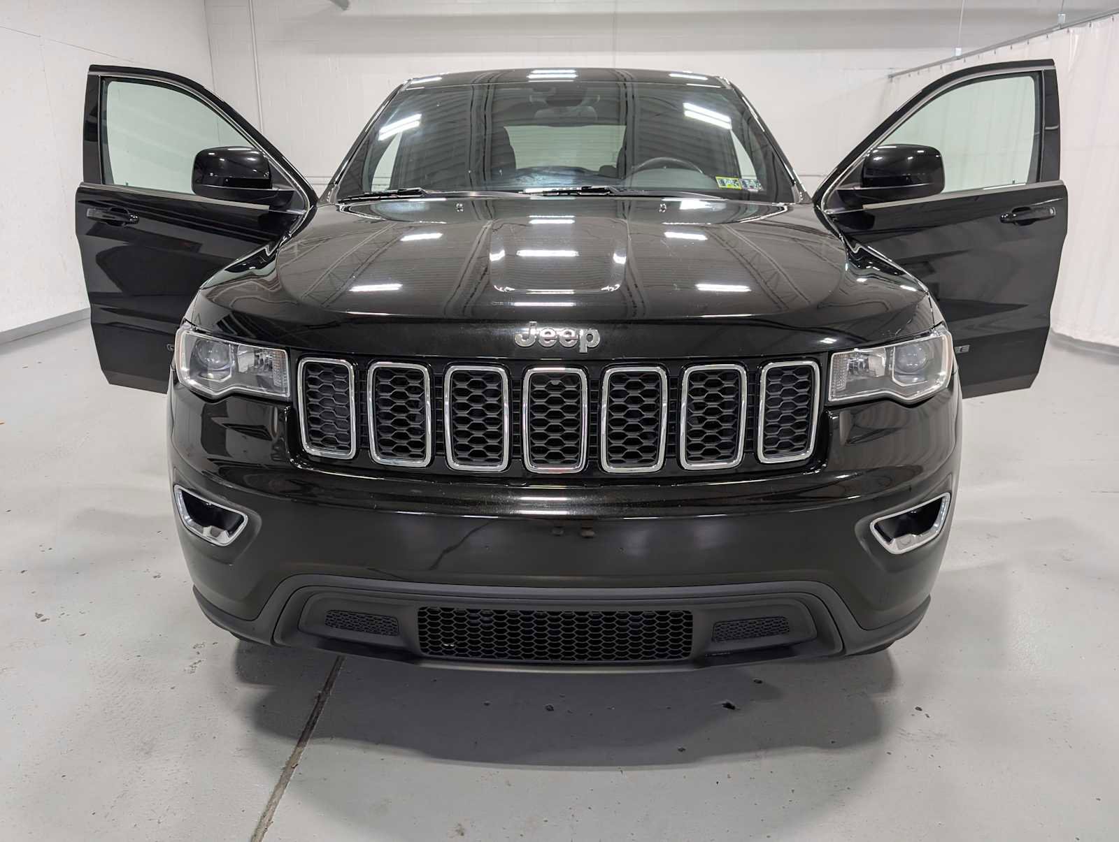 Used 2019 Jeep Grand Cherokee Laredo image 14