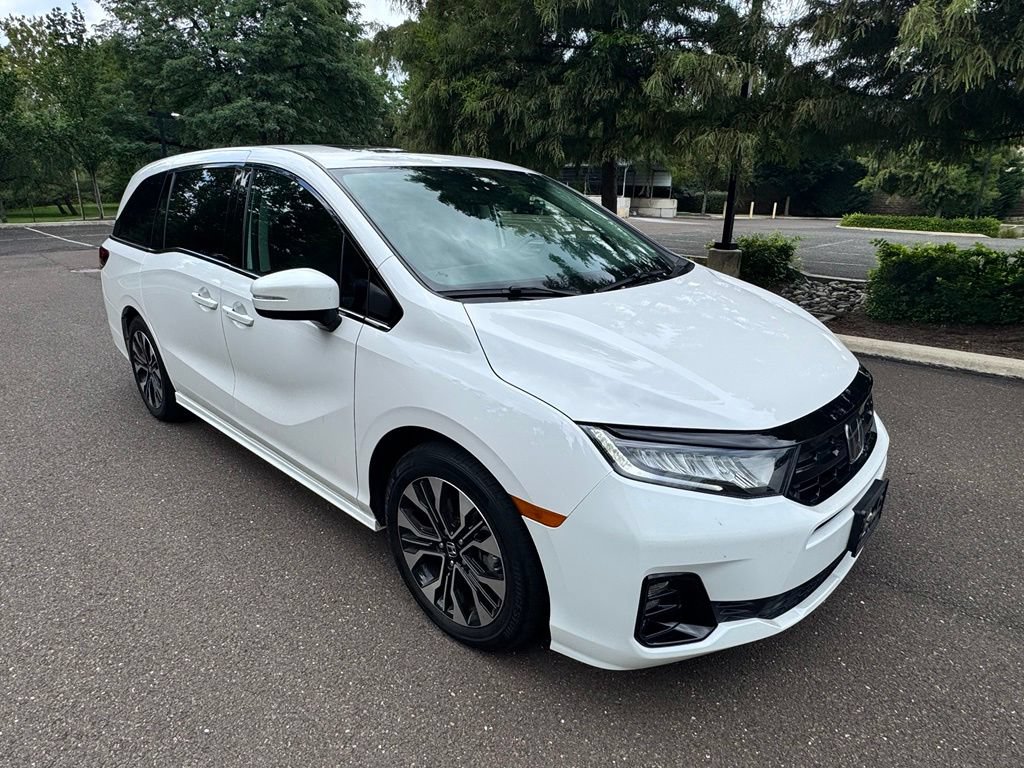 Used 2025 Honda Odyssey Elite image 3
