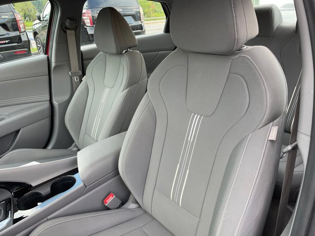 Used 2023 Hyundai Elantra SEL w/ Convenience Package FWD image 8