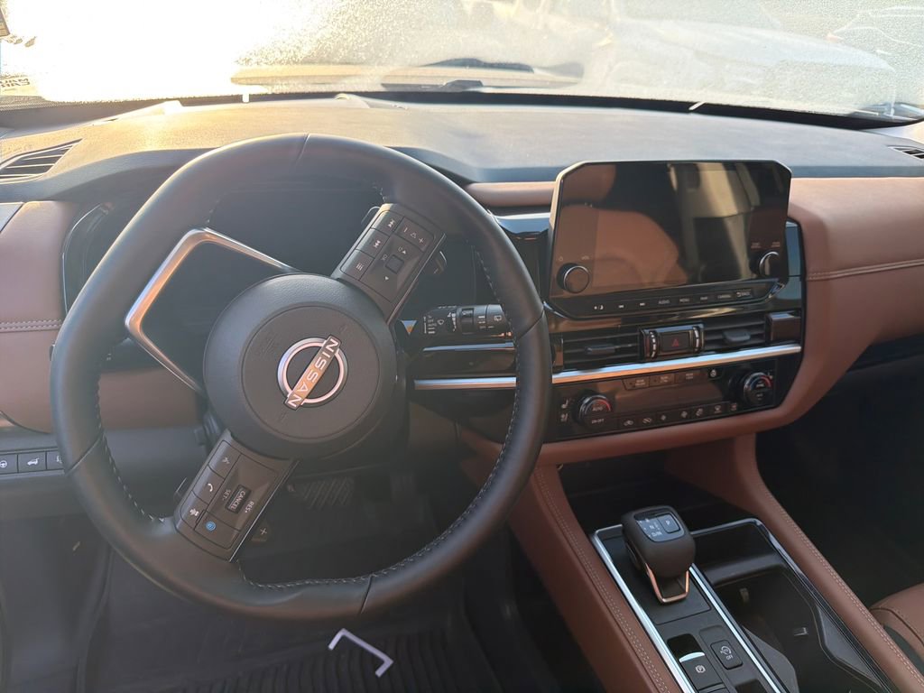 Used 2025 Nissan Pathfinder Platinum w/ Cargo Package FWD image 10