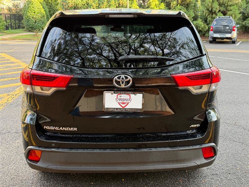 Used 2019 Toyota Highlander LE AWD/4WD image 9