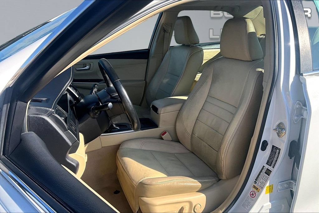 Used 2015 Toyota Camry XLE w/ Moonroof Package FWD image 25